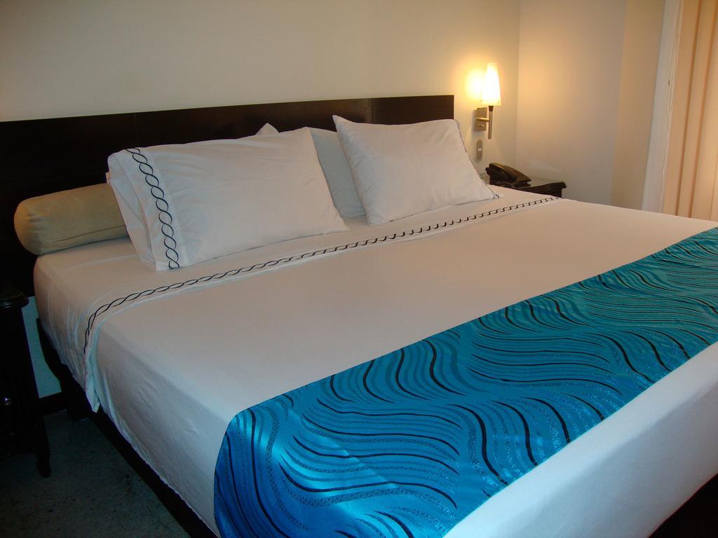 Granada Inn Hotel Cali Zimmer foto